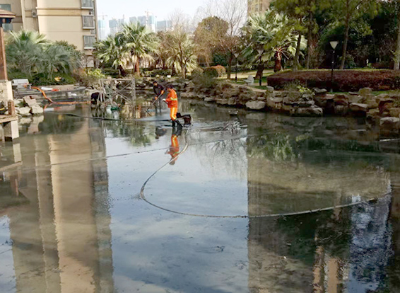 桃山景观池淤泥清理